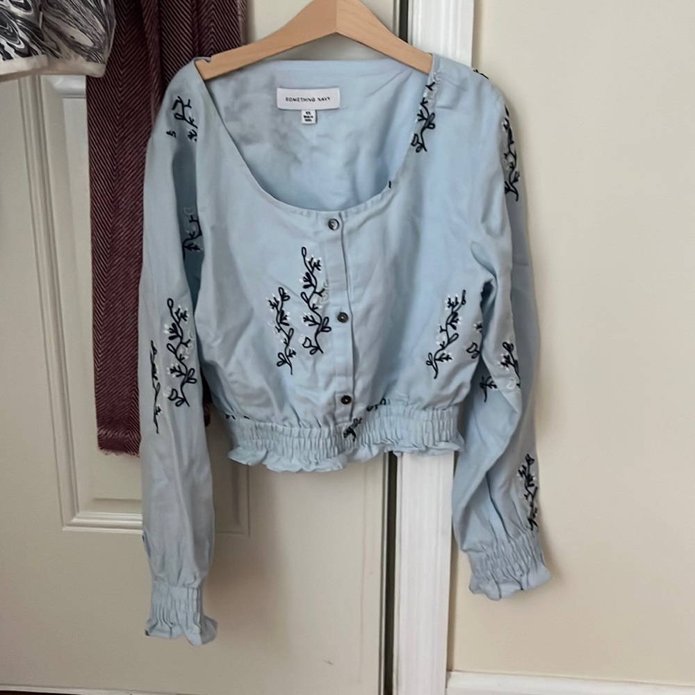 Cropped Embroidered Long Sleeve Top in Blue Combo